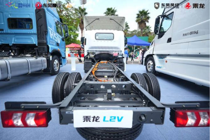 乘龙L2V纯电轻卡 城配马拉松三好冠军